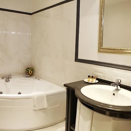 Lanfipe Palace מלון 3*