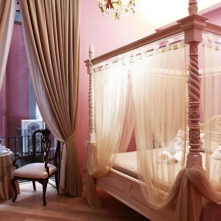 ランフィーペ パレス ホテル ナポリ