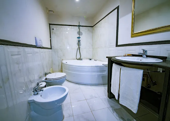 兰辉派宫酒店 3*